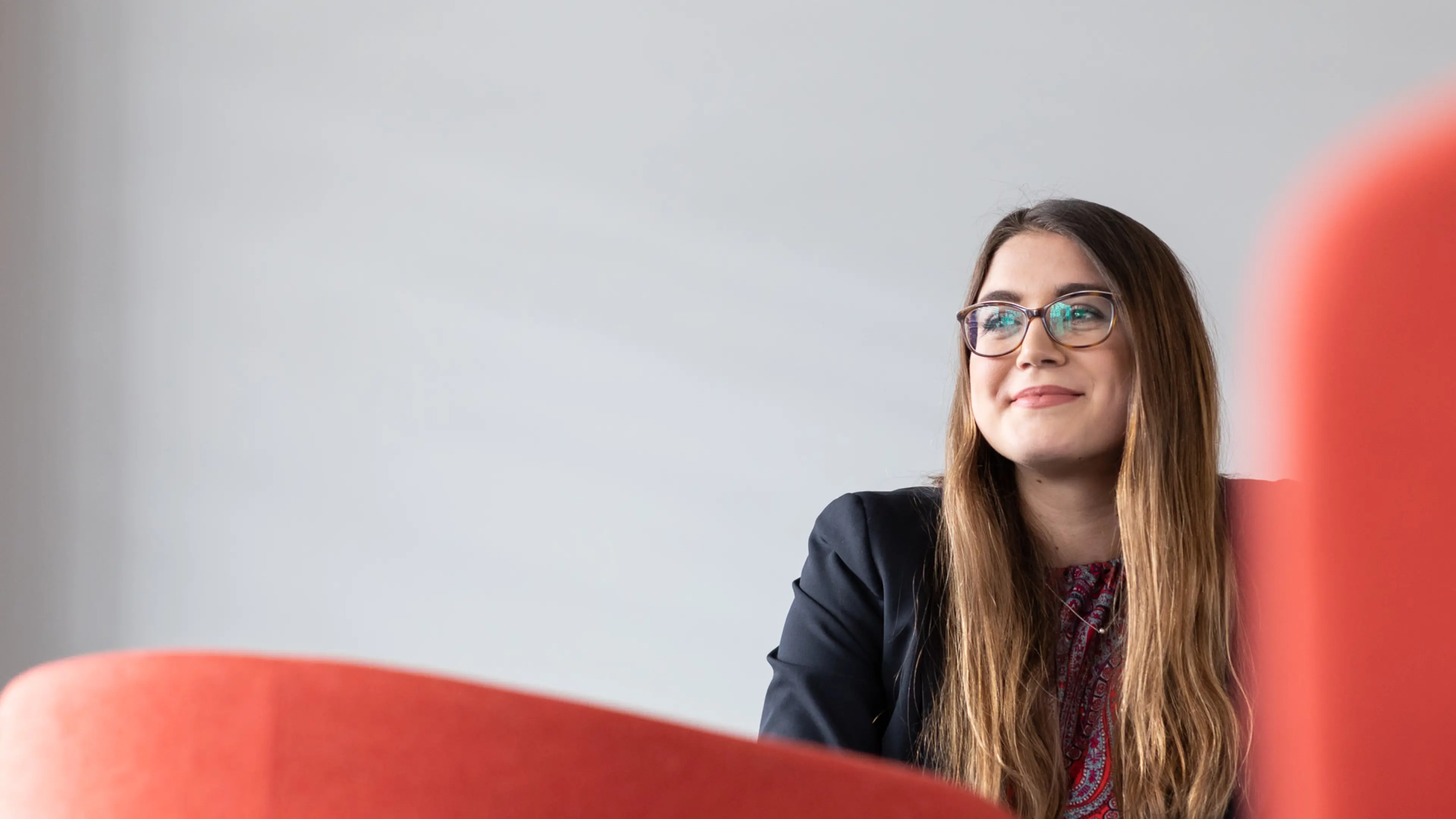 studentica Nina, praksa iz međunarodnog marketinga, pranja rublja i kućne njege; odjel Ručno pranje posuđa 