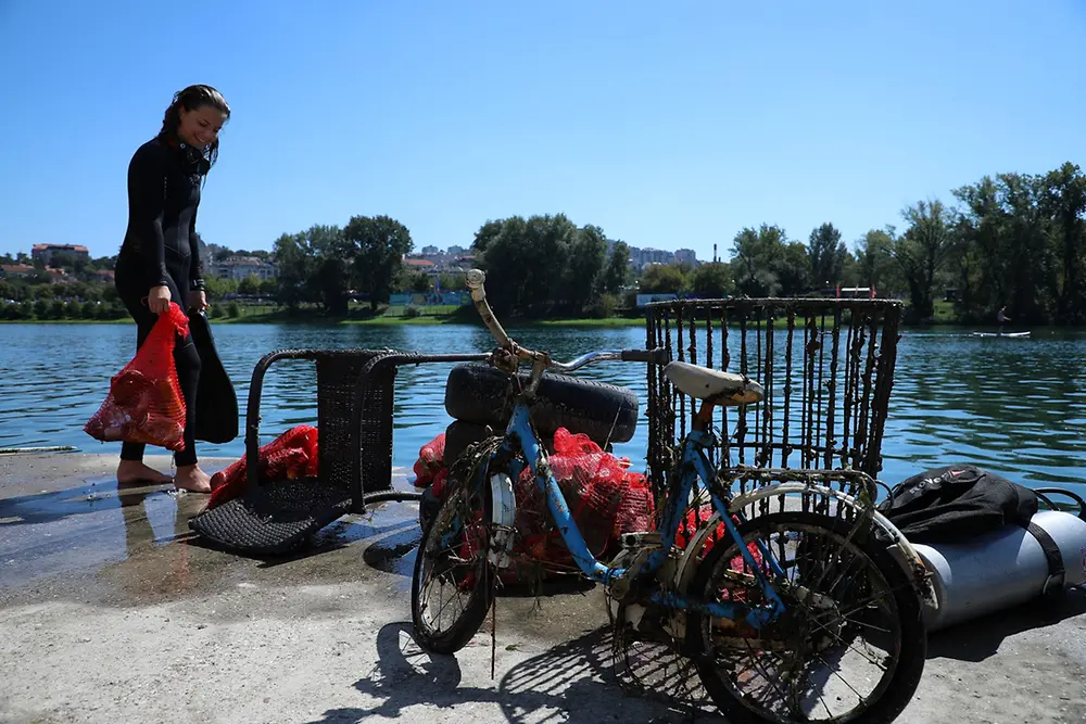 onioci, jezero, ciscenje jezera, odrzivost, otpad u jezeru, Ada Ciganlija, beogradsko more