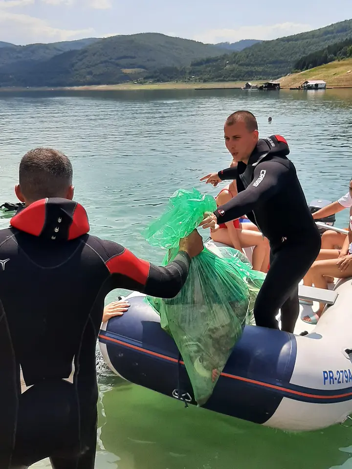 Očišćeno Zobnatičko i Zavojsko jezero u okviru Henkelovog projekta „Volim reku, a ti?“