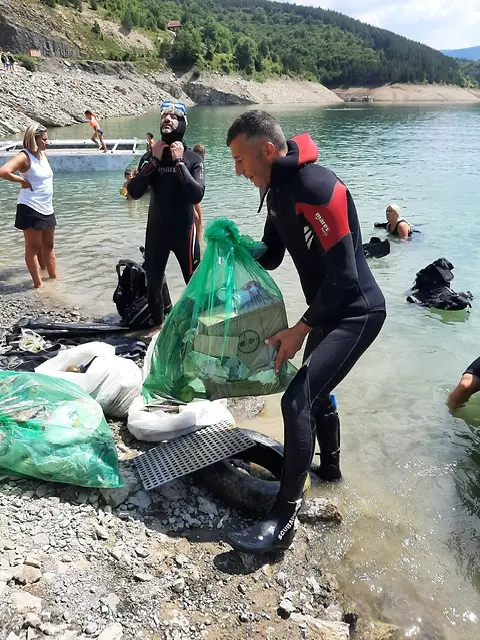 Očišćeno Zobnatičko i Zavojsko jezero u okviru Henkelovog projekta „Volim reku, a ti?“