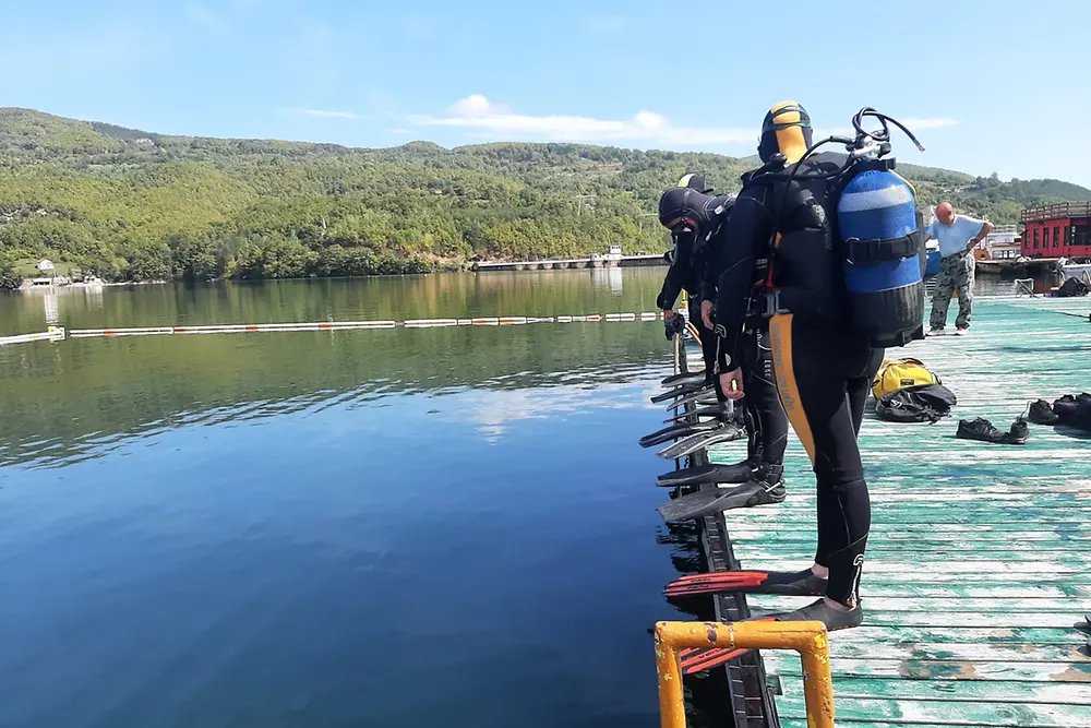 Očišćeno jezero Perućac u okviru Henkelovog projekta „Volim reku, a ti?“