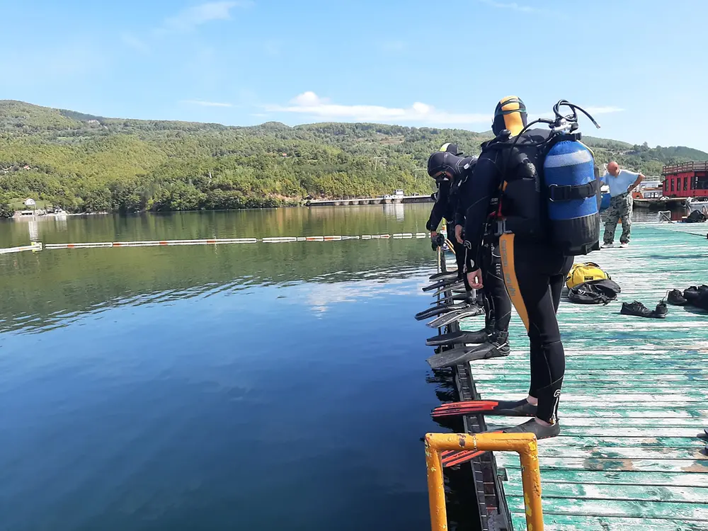 Očišćeno jezero Perućac u okviru Henkelovog projekta „Volim reku, a ti?“